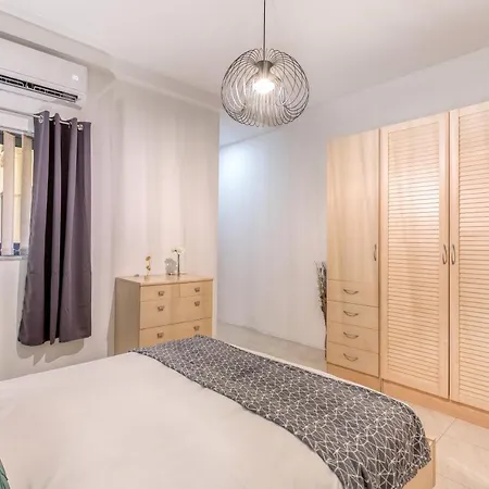 Wonderful, Designer 2br With Large Sofa & Tv By 360 Estates * Saint Julian's