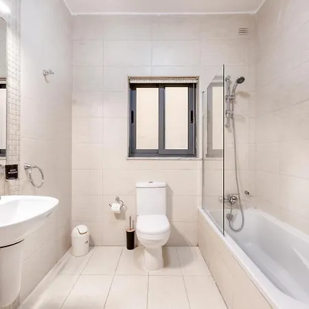 Wonderful, Designer 2br With Large Sofa & Tv By 360 Estates