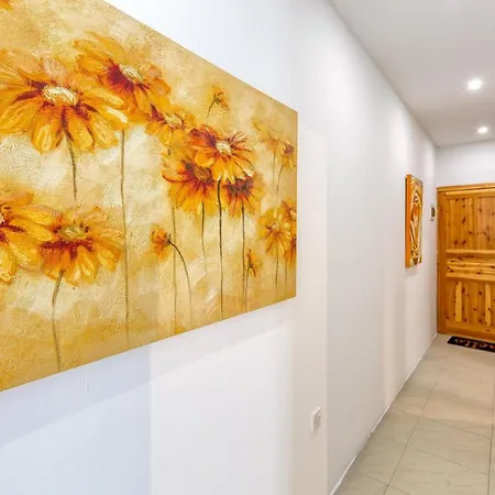 Wonderful, Designer 2br With Large Sofa & Tv By 360 Estates Apartament *