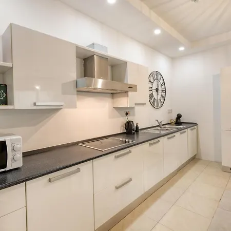 Wonderful, Designer 2br With Large Sofa & Tv By 360 Estates San Ġiljan