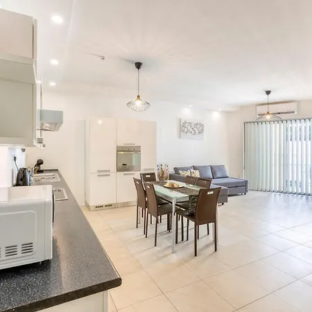 Wonderful, Designer 2br With Large Sofa & Tv By 360 Estates