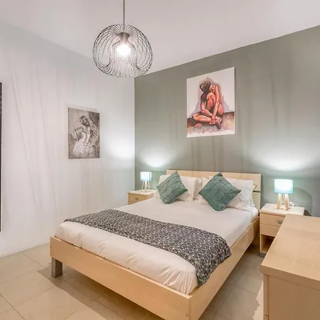 Wonderful, Designer 2br With Large Sofa & Tv By 360 Estates *