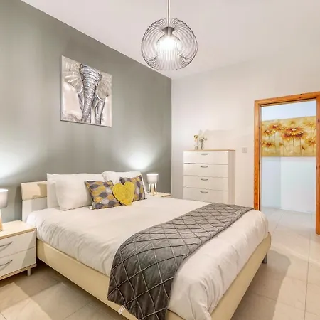 Wonderful, Designer 2br With Large Sofa & Tv By 360 Estates St. Julian's