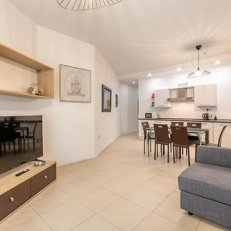 Wonderful, Designer 2br With Large Sofa & Tv By 360 Estates * St. Julian's