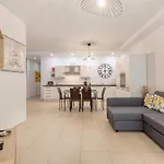 Wonderful, Designer 2br With Large Sofa & Tv By 360 Estates