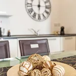 Wonderful, Designer 2br With Large Sofa & Tv By 360 Estates
