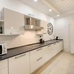 Wonderful, Designer 2br With Large Sofa & Tv By 360 Estates سانت جوليان