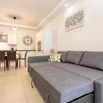 Wonderful, Designer 2br With Large Sofa & Tv By 360 Estates شقة