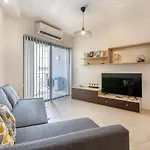 Wonderful, Designer 2br With Large Sofa & Tv By 360 Estates شقة *