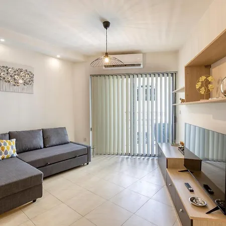 Wonderful, Designer 2br With Large Sofa & Tv By 360 Estates Apartmán