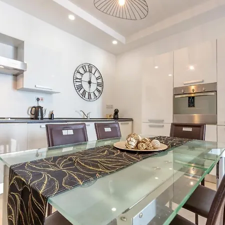 Wonderful, Designer 2br With Large Sofa & Tv By 360 Estates * Saint Julian's
